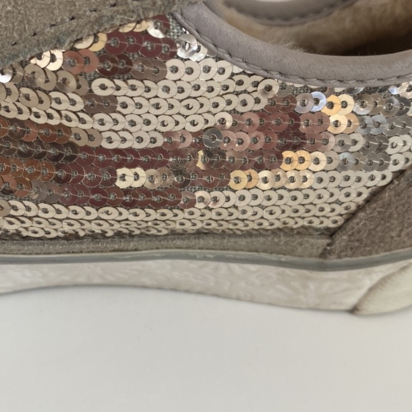 *2XHP*UGG LAELA SPARKLES PALE GREY CHAMPAGNE SEQUINS/LEATHER/FUR SZ 7.5 - Picture 5 of 8